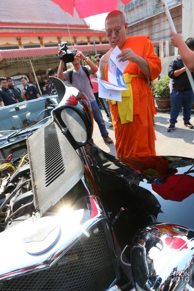 หลวงพี่น้ำฝน นำ “จากัวร์ แพนเธอร์-หลักฐาน” โชว์สื่อมวลชน