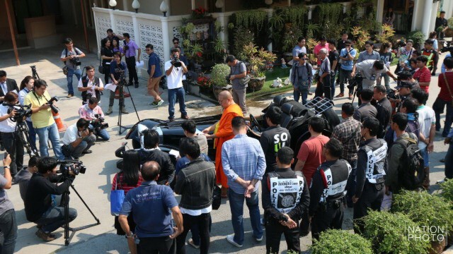 หลวงพี่น้ำฝน นำ “จากัวร์ แพนเธอร์-หลักฐาน” โชว์สื่อมวลชน