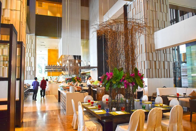 อร่อยปักหมุด : Sunday Brunch,  Flow @ Millenium Hilton Bangkok