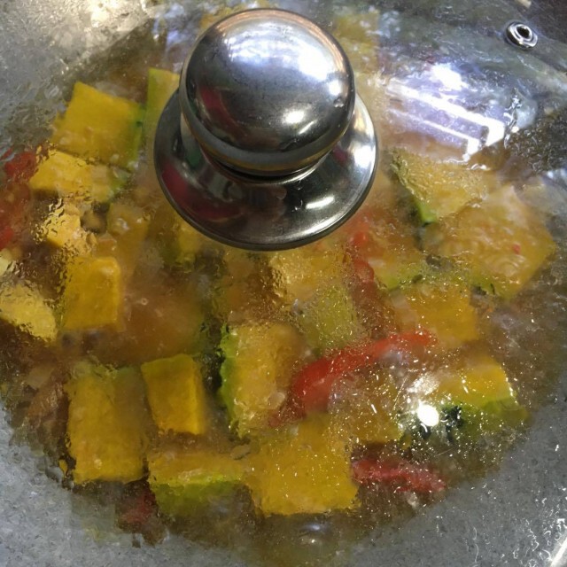 Cooking is Fun :  ฟักทองผัดพริกโหระพากุ้ง