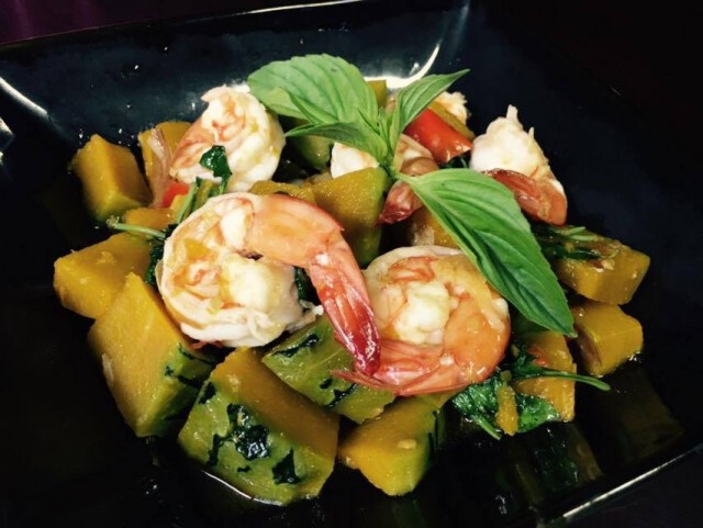 Cooking is Fun :  ฟักทองผัดพริกโหระพากุ้ง