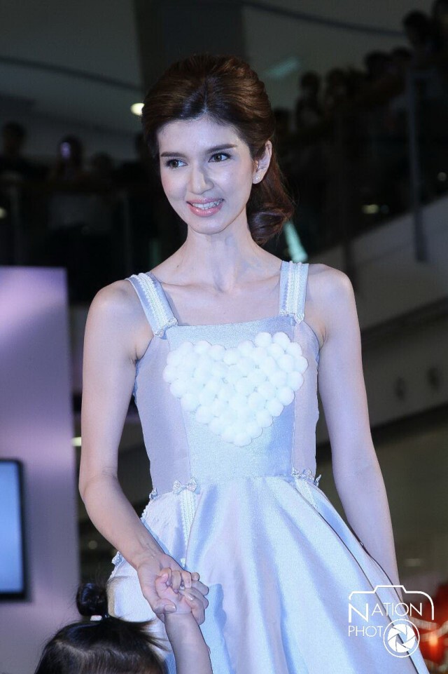 "น่ารัก" โบว์แวนด้า พาน้องมะลิ เดินแฟชั่น