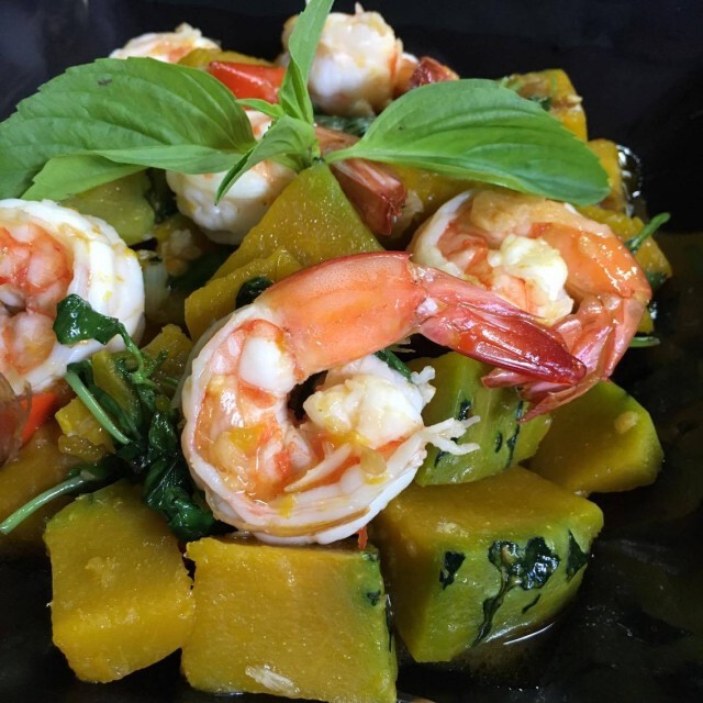 Cooking is Fun :  ฟักทองผัดพริกโหระพากุ้ง