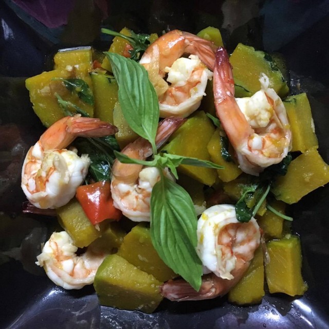 Cooking is Fun :  ฟักทองผัดพริกโหระพากุ้ง