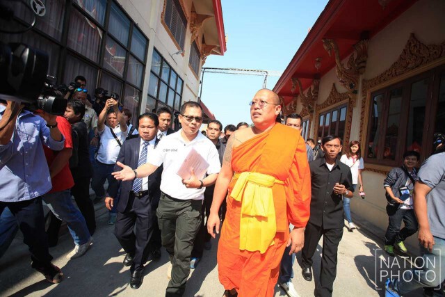 ภาพชุด : ดีเอสไอเข้าตรวจสอบรถ "หลวงพี่น้ำฝน"