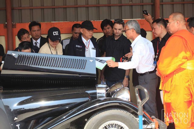 ภาพชุด : ดีเอสไอเข้าตรวจสอบรถ "หลวงพี่น้ำฝน"