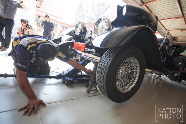 ภาพชุด : ดีเอสไอเข้าตรวจสอบรถ "หลวงพี่น้ำฝน"