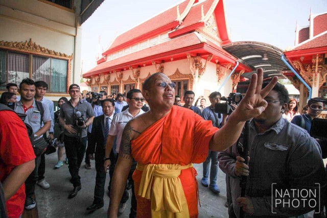 ภาพชุด : ดีเอสไอเข้าตรวจสอบรถ "หลวงพี่น้ำฝน"