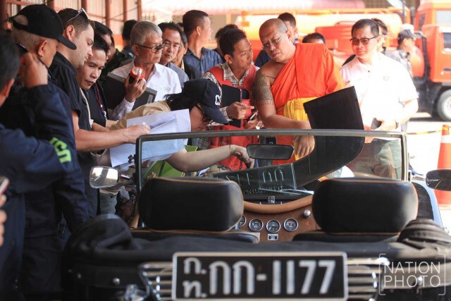 ภาพชุด : ดีเอสไอเข้าตรวจสอบรถ "หลวงพี่น้ำฝน"