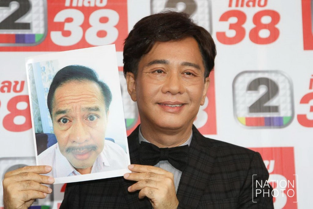 ภาพชุด "สุรชัย สมบัติเจริญ" ถอดแว่น เผยใบหน้าหลังศัลยกรรม ภาพชุด "สุรชัย สมบัติเจริญ" ถอดแว่น เผยใบหน้าหลังศัลยกรรม