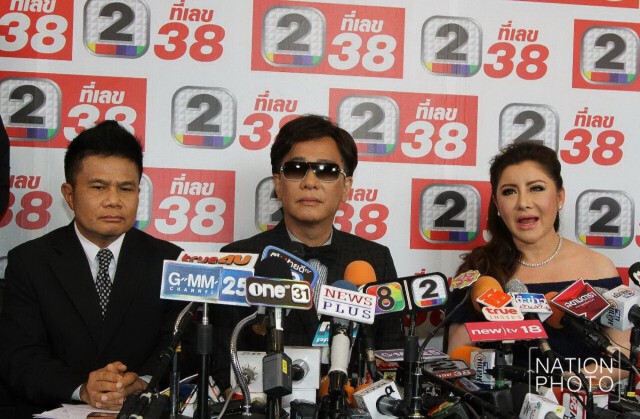 ภาพชุด "สุรชัย สมบัติเจริญ" ถอดแว่น เผยใบหน้าหลังศัลยกรรม