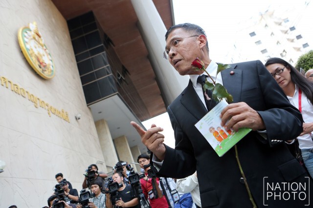 ศาลให้ประกัน "วัฒนา เมืองสุข" 1 แสน พร้อมห้ามออกนอกประเทศ