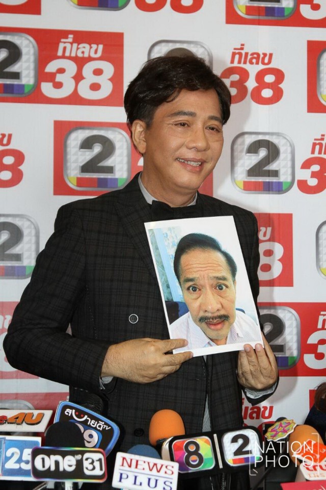 ภาพชุด "สุรชัย สมบัติเจริญ" ถอดแว่น เผยใบหน้าหลังศัลยกรรม