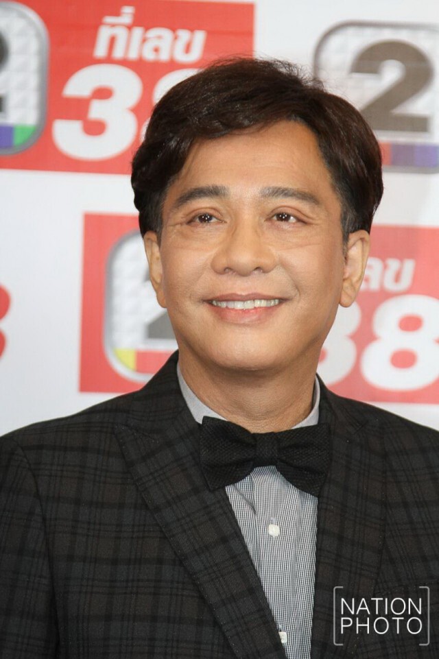 ภาพชุด "สุรชัย สมบัติเจริญ" ถอดแว่น เผยใบหน้าหลังศัลยกรรม