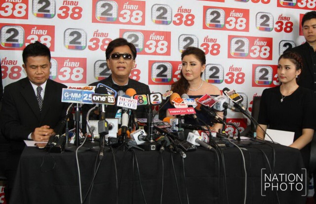 ภาพชุด "สุรชัย สมบัติเจริญ" ถอดแว่น เผยใบหน้าหลังศัลยกรรม