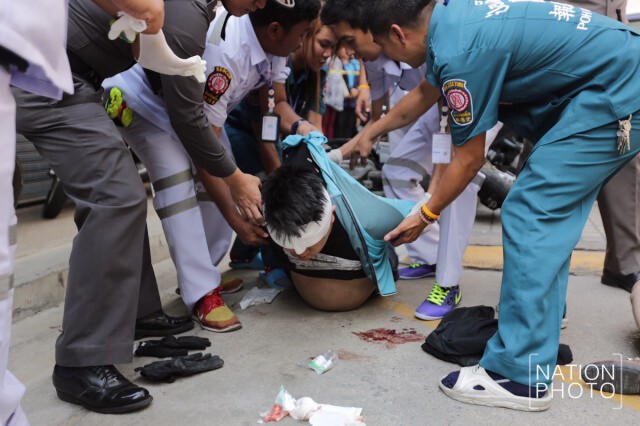 ภาพชุด  4 คนร้าย! บุกปล้นร้านขายปืนสามยอดพลาซ่า