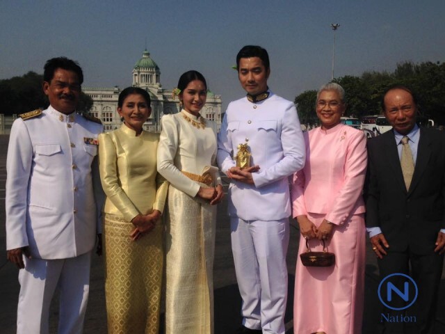"เจมส์-ก้อย" รับพระราชทานน้ำสังข์
เผยเตรียมวิวาห์ปลายปีนี้