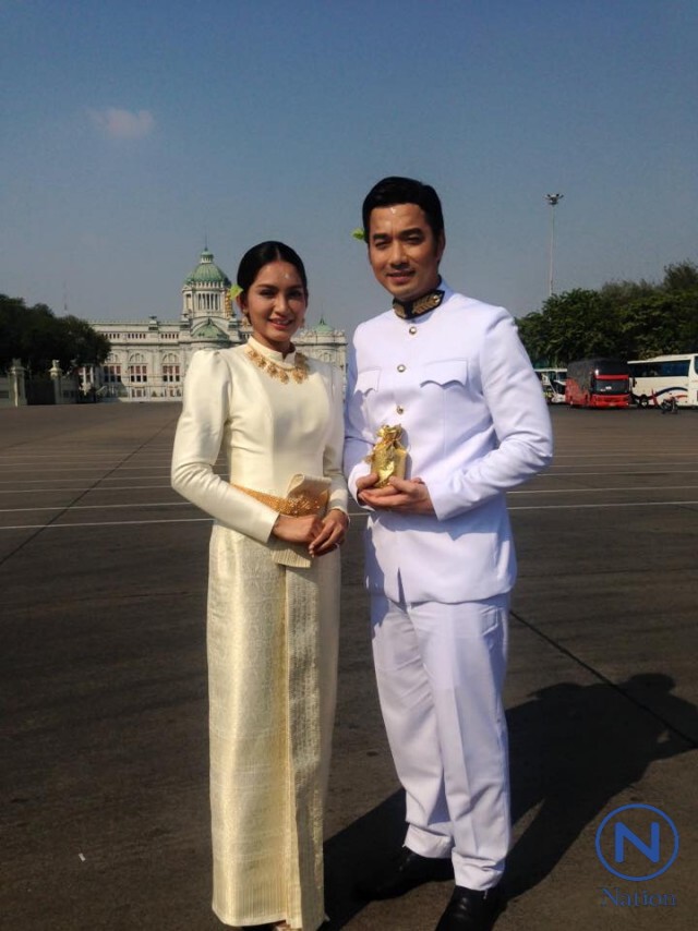 "เจมส์-ก้อย" รับพระราชทานน้ำสังข์
เผยเตรียมวิวาห์ปลายปีนี้