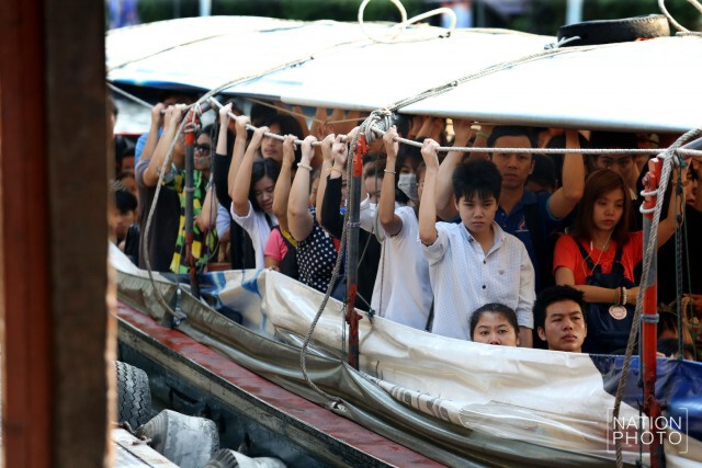 คนแน่น! เรือโดยสารคลองแสนแสบ  เรือใช้แก๊สหยุดวิ่ง 25 ลำ เหลือบริการ 45 ลำ