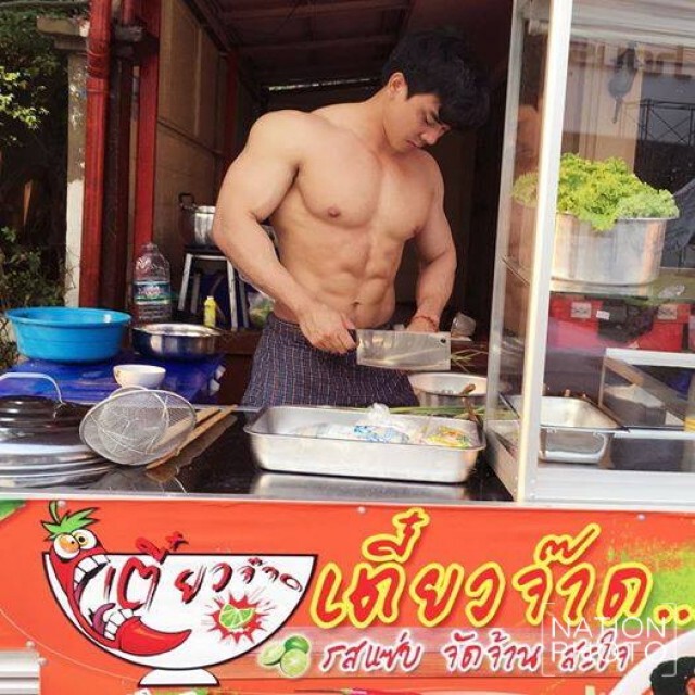 แห่ชิม! หนุ่มนักเพาะกายเปิดร้านก๋วยเตี๋ยวรสแซ่บ