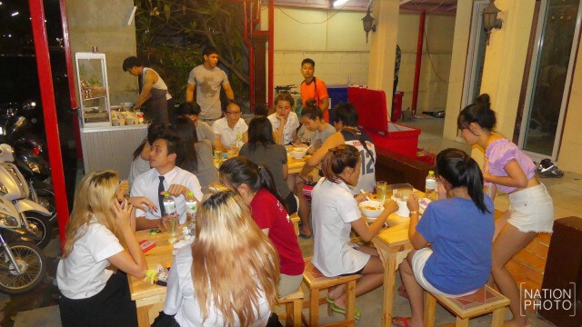 แห่ชิม! หนุ่มนักเพาะกายเปิดร้านก๋วยเตี๋ยวรสแซ่บ