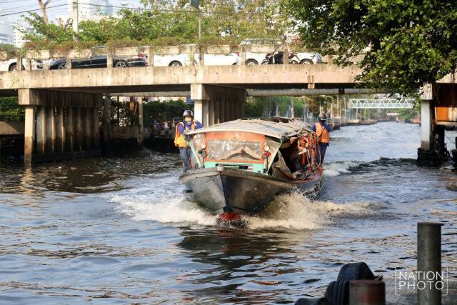 คนแน่น! เรือโดยสารคลองแสนแสบ  เรือใช้แก๊สหยุดวิ่ง 25 ลำ เหลือบริการ 45 ลำ