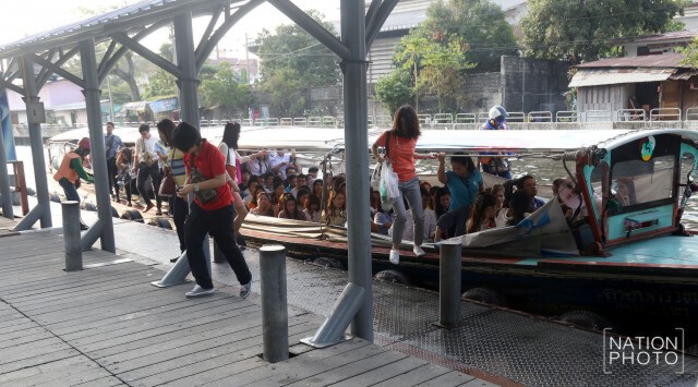 คนแน่น! เรือโดยสารคลองแสนแสบ  เรือใช้แก๊สหยุดวิ่ง 25 ลำ เหลือบริการ 45 ลำ
