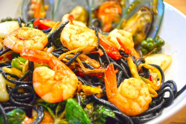 อร่อยปักหมุด : Sparkling House ร้านอาหารสไตล์กินดื่ม ย่านวัชรพล