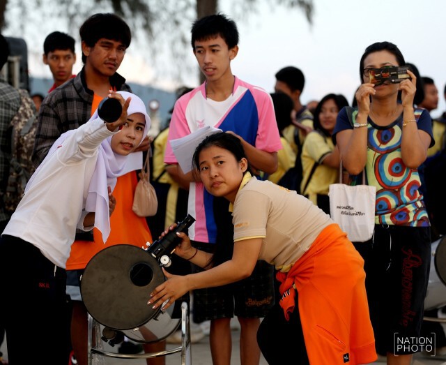 สุริยุปราคาเหนือฟ้า "หาดสมิหลา"