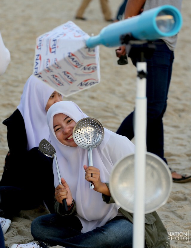 สุริยุปราคาเหนือฟ้า "หาดสมิหลา"