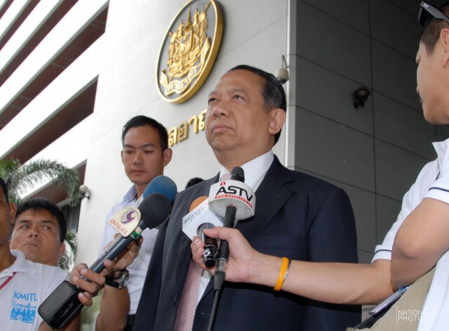 "ธาริต เพ็งดิษฐ์" ข้าราชการนักสนองหลากสีการเมือง
