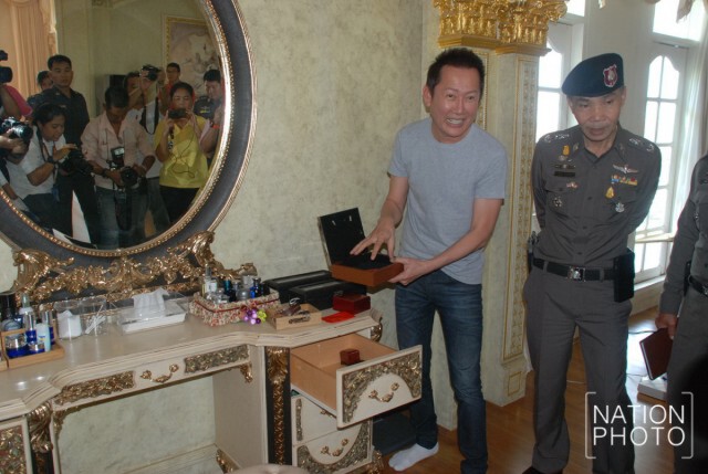สุดแสบ! โจรบุกบ้านพิธีกรดัง "ณวัฒน์" กวาดทรัพย์สินกว่า 10 ล้าน