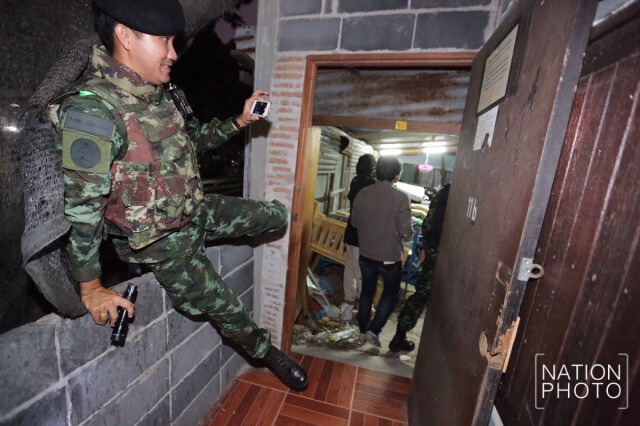 ตร.-ทหารสนธิกำลัง บุกค่ายมวยเพชรบุรี ซ.5  ปราบผู้มีอิทธิพล ปล่อยจำนำรถดอกเบี้ยโหด