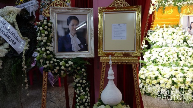 เพื่อน-นักการเมือง ร่วมสวดอภิธรรมศพ"น้องเบนซ์" คืนวันที่ 4 เต็มวัด