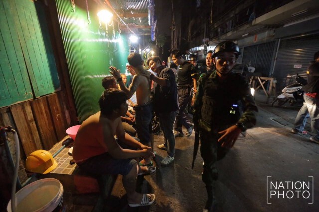 ตร.-ทหารสนธิกำลัง บุกค่ายมวยเพชรบุรี ซ.5  ปราบผู้มีอิทธิพล ปล่อยจำนำรถดอกเบี้ยโหด