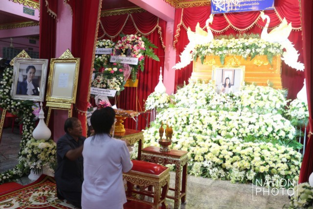 เพื่อน-นักการเมือง ร่วมสวดอภิธรรมศพ"น้องเบนซ์" คืนวันที่ 4 เต็มวัด