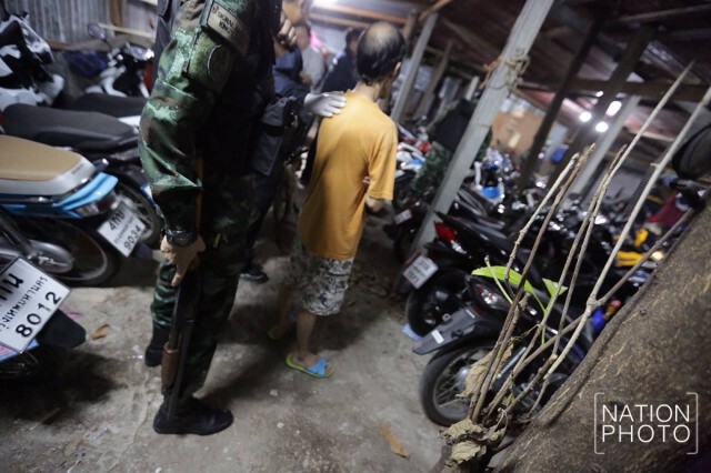 ตร.-ทหารสนธิกำลัง บุกค่ายมวยเพชรบุรี ซ.5  ปราบผู้มีอิทธิพล ปล่อยจำนำรถดอกเบี้ยโหด