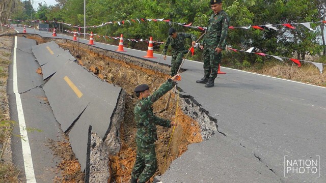 สตง.ลงพื้นที่ปทุมธานี สอบถนนเลียบคลองสิบ"ทรุดตัว"