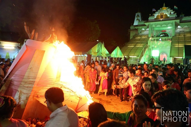 ชาวอินเดียในไทย ร่วมทำพิธีจุดกองไฟ ในคืนพระจันทร์เต็มดวง