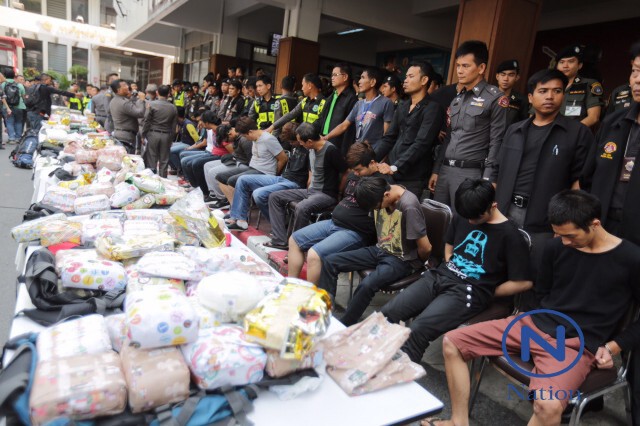 จับแก๊งมาเลย์ 15 คน ขนยาล็อตใหญ่
