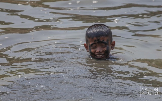 สุขเล็ก ๆ เด็กน้อย ใน คลองใหญ่