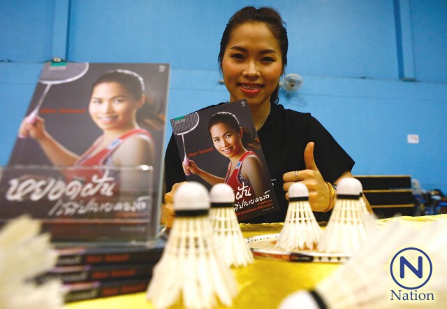 “เมย์ รัชนก”เปิดตัวหนังสือ “หยอดฝัน ไว้ที่ปลายคอร์ต”