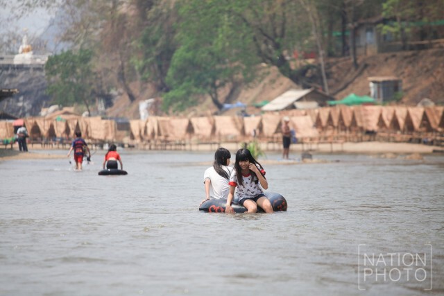 ปชช.คลายร้อน "หาดเชียงราย" น้ำลดจนเดินข้ามฝั่งได้