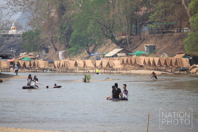 ปชช.คลายร้อน "หาดเชียงราย" น้ำลดจนเดินข้ามฝั่งได้