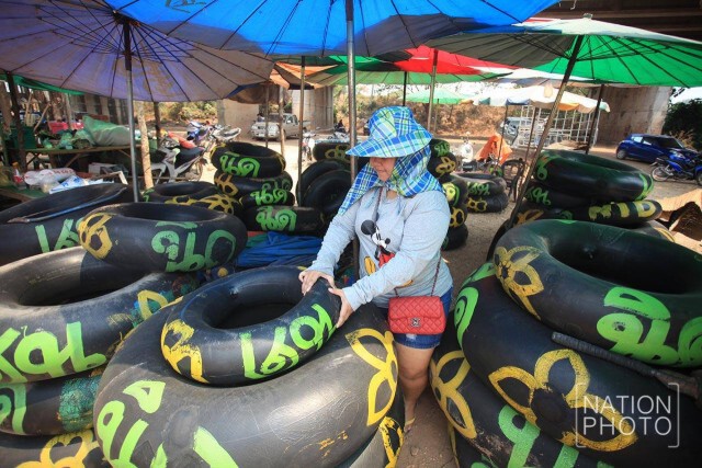 เล่นน้ำคลายร้อน ...  ลำน้ำน่าน