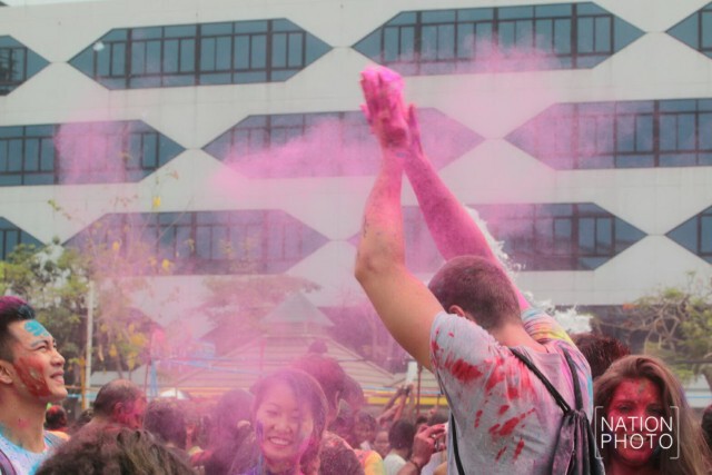 เทศกาลแห่งสีสัน... "สาดสีโฮลี" ใหญ่ที่สุดในประเทศไทย