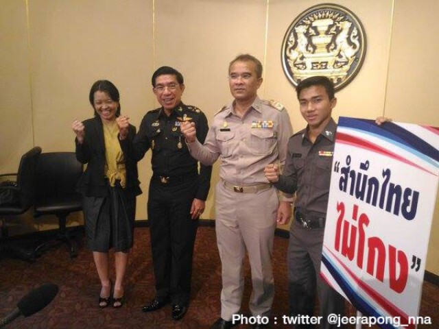 รัฐบาลดึง “เมสซี่เจ”เป็นทูตโครงการ “สำนึกไทย ไม่โกง”
ให้กำลังใจนายกฯตู่ "อย่าเครียดเยอะนะครับ"