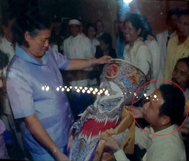 ตามหาบุคคลในภาพ ถวายงานใกล้ชิดสมเด็จพระเทพฯ