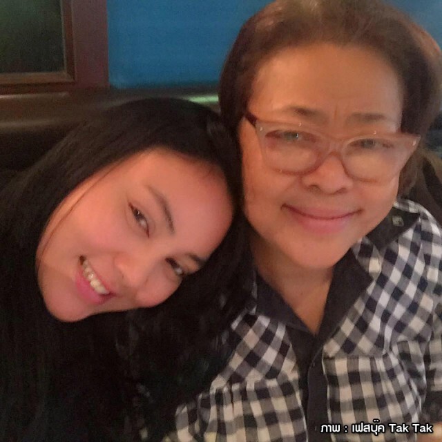 "ตั๊ก บงกช" โกนหัวบวชชีให้ "แม่เล็ก" หวังอาการป่วยดีขึ้น