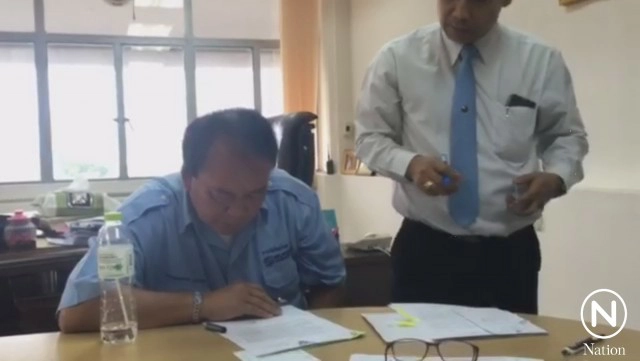 โดนแล้ว! ขนส่งฟันแท็กซี่โกงต่างชาติ ปรับ 3 พัน เพิกถอนใบขับขี่